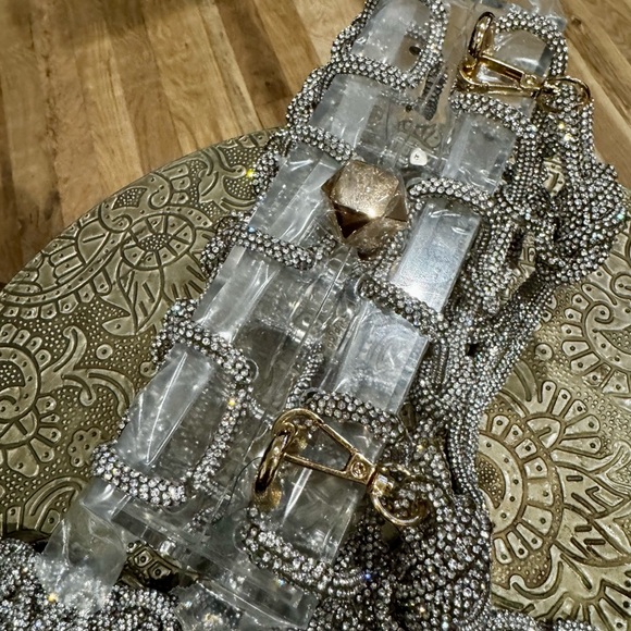 Chic Silver Beaded Handbag - Picture 5 of 6